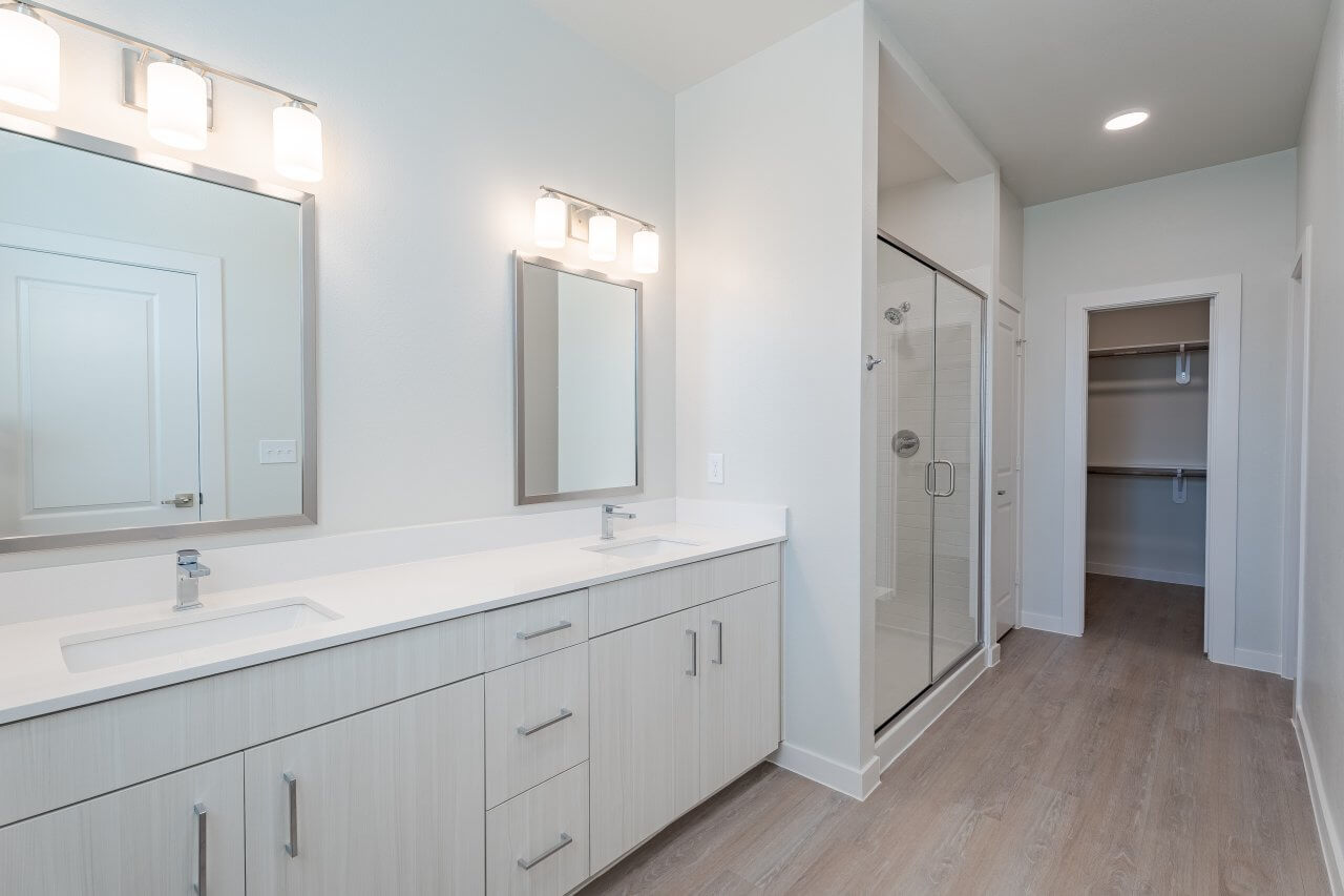 Phoenix 7 Primary Bathroom